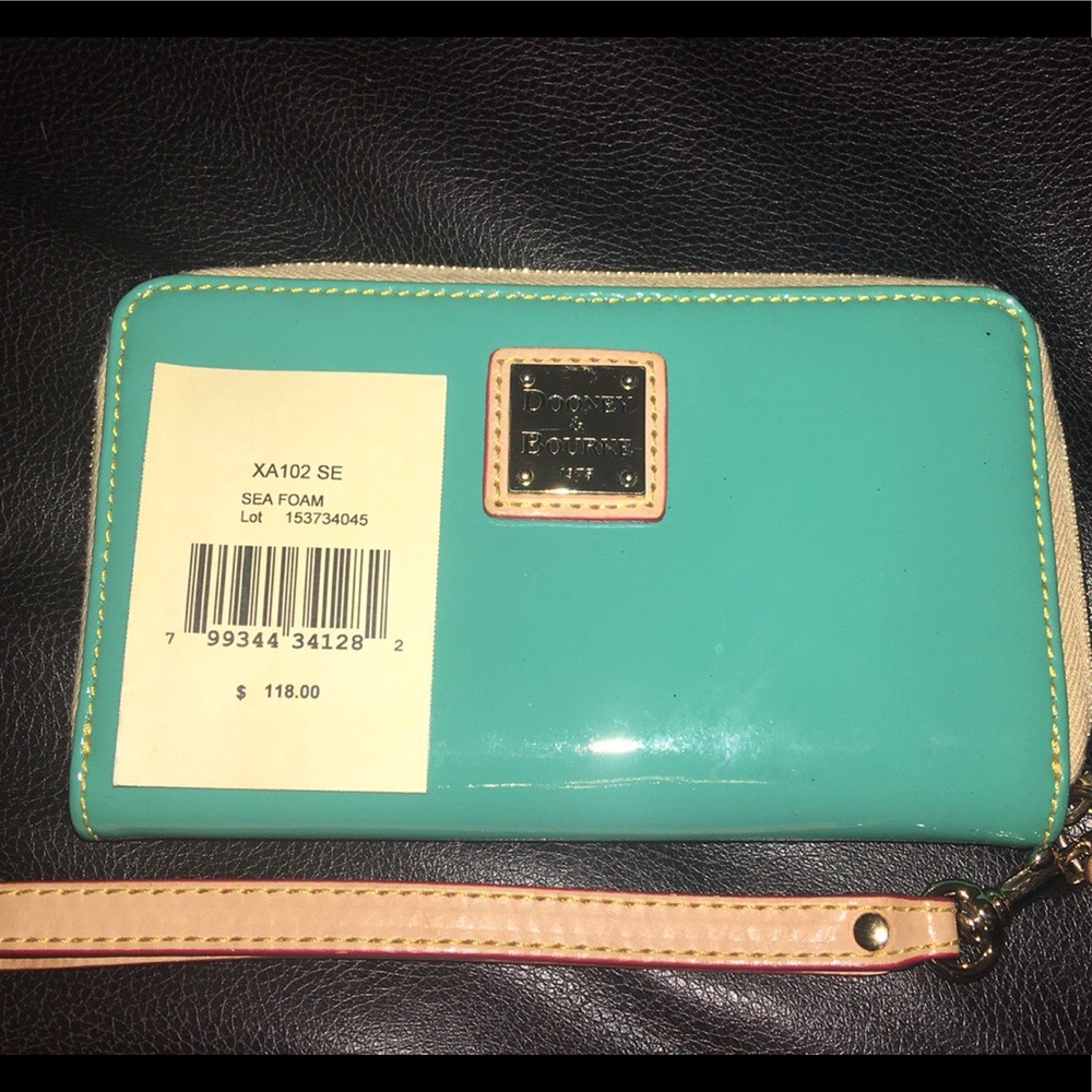 PRICE DROP! ♥️DOONEY AND BOURKE SEAFOAM WRISTLET